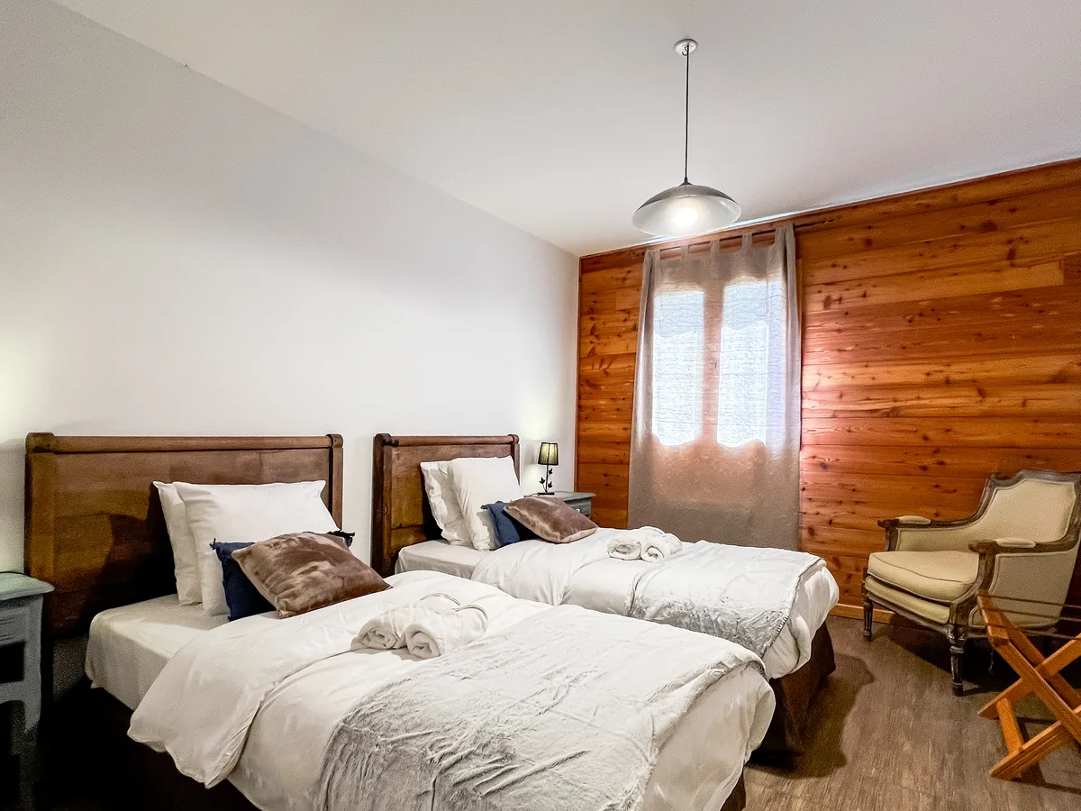 Twin bedroom in the En toute amitié gite